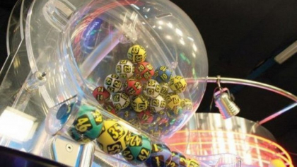 Femeia care a câștigat aproape 2 milioane de euro la Loto 6/49 și-a ridicat premiul. Cu cât a rămas după ce i s-a reținut impozitul