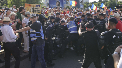 Amenzi uriașe și dosare penale după protestul violent din fața Guvernului. Patru persoane au fost reținute