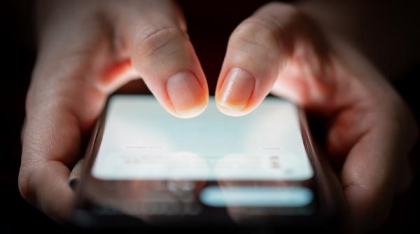 Cea mai răspândită fraudă pe WhatsApp. Te lasă fără bani printr-un mesaj primit de la un prieten