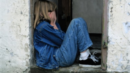 O fată de 13 ani a fost agresată sexual într-un magazin. Suspectul, în libertate după ce judecătorul a respins cererea de arestare preventivă