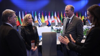 Emil Hurezeanu susţine adoptarea celui de-al 17-lea pachet de ajutor pentru Ucraina, la reuniunea miniştrilor de externe de la Liov