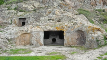 Cum arată „Casele zânelor”, monumentele neolitice sacre din Sardinia