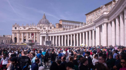 Noul Papă este Robert Francis care şi-a ales numele papal de Leone XIV