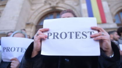 Noi proteste în fața Parlamentului. Sindicaliștii din Sănătate și Educație își spun nemulțumirile