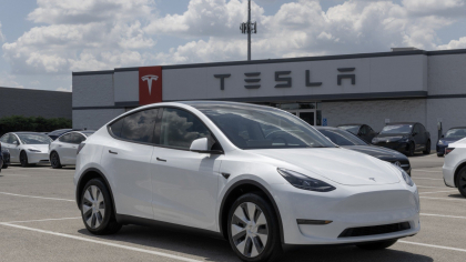 Elon Musk promite că va conduce Tesla pentru următorii cinci ani