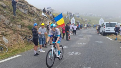 Românii care au dus tricolorul pe cățărările mitice din Turul Franței: „Ca să prindem un loc bun pe Tourmalet, ne-am sculat la 3.30”
