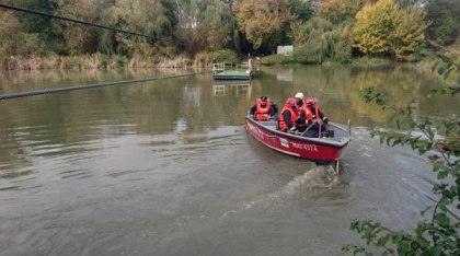 Un cadavru putrezit a fost găsit în râul Mureş. Poliţiştii încearcă să-l identifice