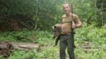 Unul dintre cei trei pui ai ursoaicei împușcate pe Transfăgărășan a fost capturat. Unde va fi dus animalul sălbatic