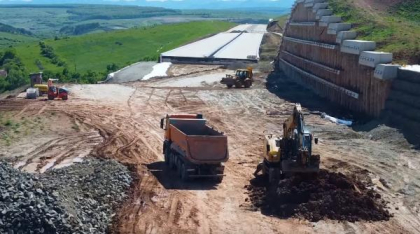 Tronsonul de autostradă Nădășelu – Mihăiești o poate lua la vale