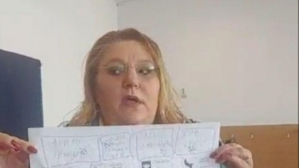 Diana Şoşoacă, circ la secţia de votare. „Eu pot să fac ce vreau cu votul meu”/ „Vă rog, luați buletinul, dați amendă, că eu sunt un om asumat!”