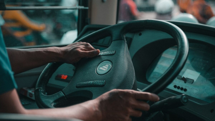 Ce salariu are un șofer STB în 2025 fără vechime, spre deosebire de unul cu experiență în transportul public. Suma e frumușică!