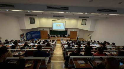 „Proiect de țară - România 2050”, în fața studenților de la SNSPA. Tinerii, în dialog despre viitorul României