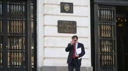 Indicele ROBOR la 3 luni a urcat marţi la 6,08%, de la 5,90% cu o zi înainte. Pe piaţa interbancară, cursul a trecut pragul de 5 lei/euro