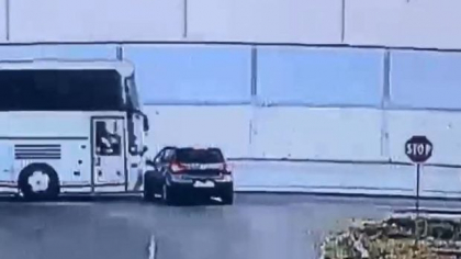 Tânără în stare critică după un accident inexplicabil, filmat de o cameră de supraveghere, în Lumina