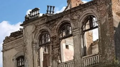 Orașul din România „revendicat” de berze, cu trai sărăcăcios, de care toată lumea fuge: „Comunismul în floare încremenit în ruină”