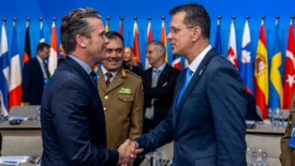 Noul ministru al Apărării s-a întâlnit cu șeful Pentagonului, Pete Hegseth. "Am reafirmat angajamentul României de a consolida parteneriatul strategic cu SUA"