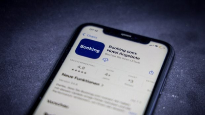 Booking.com obligat să reducă comisioanele, la ordinul autorităților elvețiene: „Abuziv de mari”
