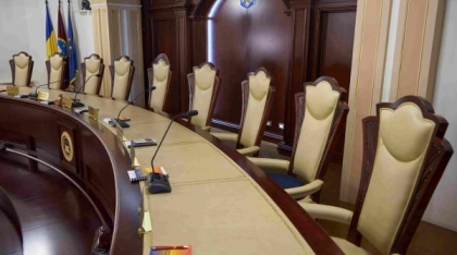După instalarea Executivului, urmează împărțirea funcțiilor la CCR. Parlamentul se întrunește pentru a „unge” propunerile PSD și UDMR