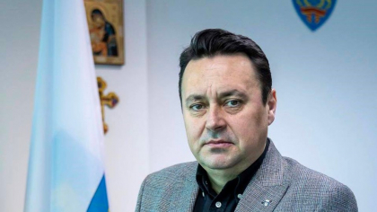 Un fost primar și un jurnalist, trimiși în judecată. Edilul este acuzat de uzurparea funcţiei, ultraj şi purtare abuzivă