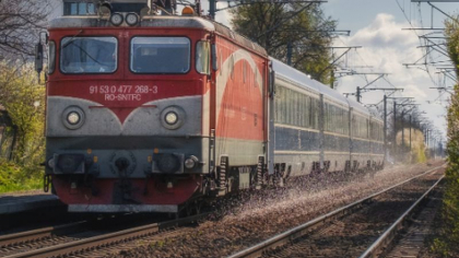 Accident feroviar în Vaslui. Dubă spulberată de tren