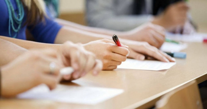Cum explică profesorii eșecul liceelor cu promovare zero la BAC: sărăcie, traume și rateurile reformelor din educație