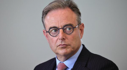 Premierul Belgiei, ținta unui atac terorist. Poliția a arestat trei tineri care plănuiau asasinarea lui De Wever