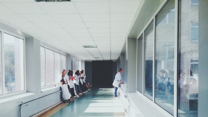 O fetiță a murit după ce i s-a pus un diagnostic greșit. Trupul ei este la morgă de o lună, în Timișoara. Ce s-a întâmplat