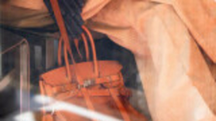 Suma colosală cheltuită de un japonez pe prima geantă de mână creată de Hermes. Licitația a fost organizată la Paris