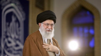 Liderul suprem al Iranului, ayatollahul Ali Khamenei, s-a ascuns într-un buncăr, împreună cu familia. Acesta ar fi fost cruțat de Israel, în atacul care a ucis șefii armatei
