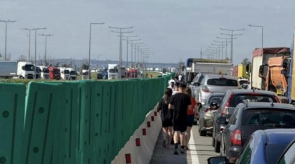 Aglomeraţie infernală din cauza lucrărilor de pe Podul Prieteniei Giurgiu - Ruse: 4 ore de aşteptare şi cozi de maşini întinse pe 10 km
