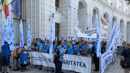 Angajații din administrația fiscală și financiară protestează în fața Ministerului Finanțelor