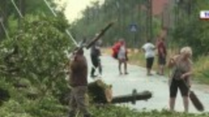 România încinsă de caniculă a fost măturată și de vijelii. ”Nu am văzut în viața mea așa ceva”