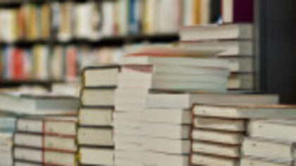Editorii, revoltați de intenția Guvernului de a crește TVA-ul la cărți și manuale: „Lipsesc total politicile pentru lectură”