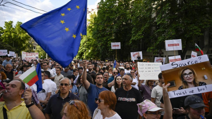 Mii de bulgari în stradă după arestarea primarului pro-european din Varna