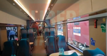 Leon, primul tren fabricat integral in România după 80 de ani, a ajuns în urma cu câteva minute în Gara de Nord