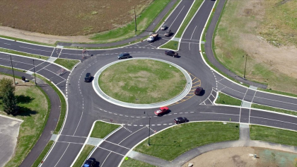 Nou în Codul Rutier. Ce spune legea despre întoarcerea în intersecții, în 2025. Mai ai voie să faci manevra?