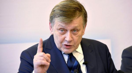 Contre între Crin Antonescu și Nicușor Dan pe tema „rechinilor imobiliari”