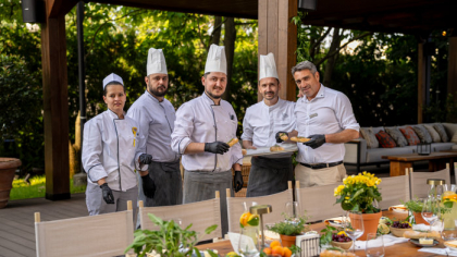 CELEBRAREA SOLSTIŢIULUI DE VARĂ CU O PETRECERE DE GRĂDINĂ MEMORABILĂ LA JW MARRIOTT BUCHAREST GRAND HOTEL. OLEA –UN UNIVERS ÎN CARE RAFINAMENTUL CULINAR SE ÎMPLETEŞTE CU ARTA ŞI CU ESENŢA GRĂDINII JW