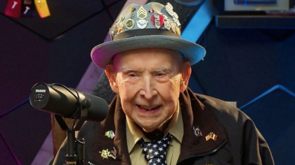 A murit „Papa” Jake Larson, veteran din al Doilea Război Mondial și vedetă TikTok. Americanul avea 102 ani