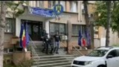 Un minor de 16 ani a fost reținut din cauza unui pepene. Este plasat sub control judiciar pentru tâlhărie calificată