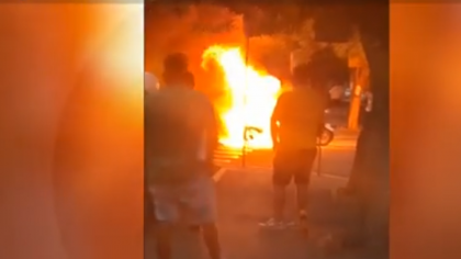Un triciclu de tip ATV a luat foc, din senin, pe stradă. Din păcate, pompierii nu au mai putut salva nimic
