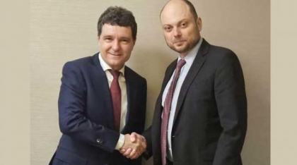 Nicușor Dan s-a întâlnit cu disidentul rus Vladimir Kara-Murza, pe care Kremlinul l-a otrăvit de două ori cu Noviciok