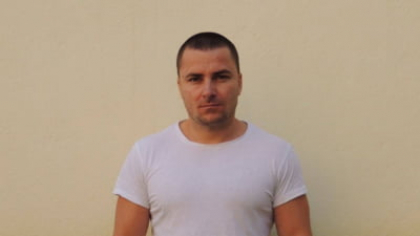 Un bărbat cercetat pentru că și-a ucis fosta iubită și i-a incendiat casa ar fi trebuit să fie la închisoare. A primit pedeapsă cu suspendare pentru violul unei fete de 13 ani și este la al doilea omor
