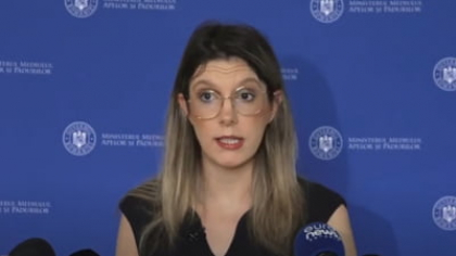 Ministra Mediului vrea să știe ce s-a făcut până acum cu urșii de pe Transfăgărășan, care cauzează incidente în fiecare vară VIDEO