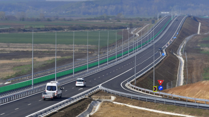 Limita de viteză pe drumul expres. Mulți șoferi români încă nu o cunosc. Vehiculele care au interzis pe aceste drumuri