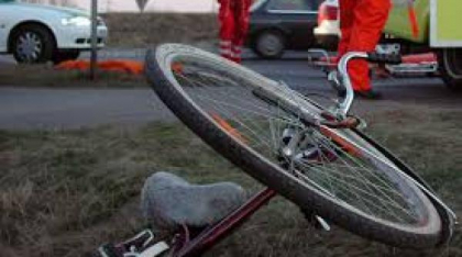 Biciclist lovit de o dubiță în Alba. Șoferul a fugit de la locul faptei