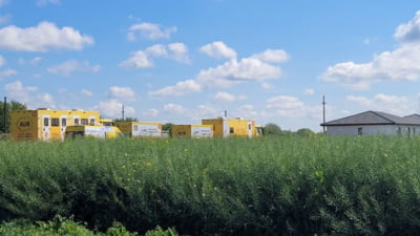 ”Altă schemă de marketing a lui Simion, cu iz penal.” USR: Camioanele „caravanei medicale” AUR, cumpărate din bani publici, ruginesc în câmp de luni de zile