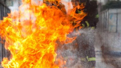 Italia: Un român și-a incendiat ginerele, dar a luat și el foc