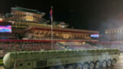 Liderul nord-coreean şi-a etalat „cea mai puternică” rachetă la o paradă militară de la care au lipsit Xi şi Putin. FOTO