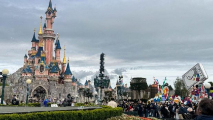 Un bărbat a vrut să închirieze Disneyland Paris pentru a se căsători cu o fetiță din Ucraina, de 9 ani